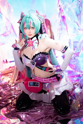 Coser小姐姐星之迟迟 - Miku初音未来 喵斯快跑 [73P1V-2.75GB]