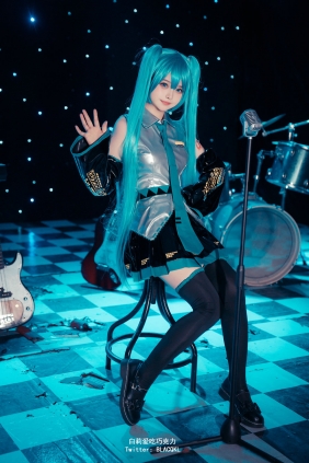 白莉爱吃巧克力 - miku [102P-901MB]